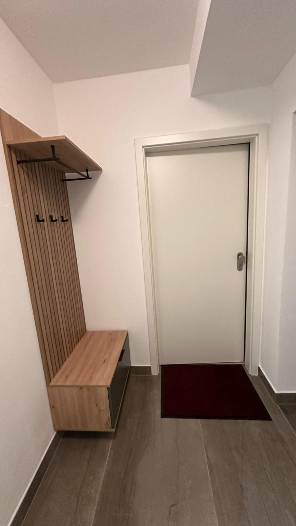 Appartement One Bedroom Souterrain With Kitchen And Personal Bathroom München