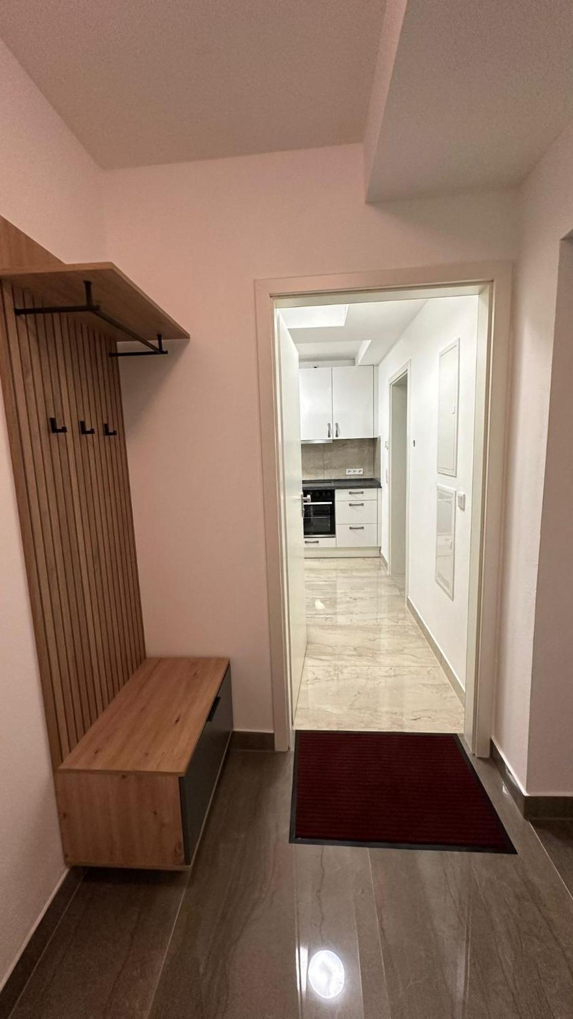 Appartement One Bedroom Souterrain With Kitchen And Personal Bathroom